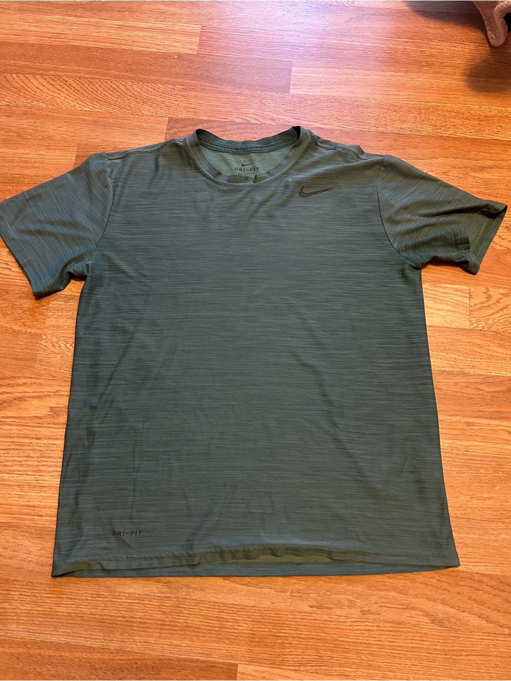 Nike Dri-FIT Men's Short Sleeve T-Shirt — Olive Green. Size Medium